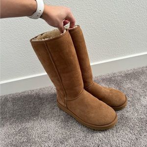 Ugg boots - barely worn Classic Tall Boots in Chestnut
